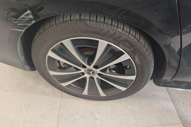 Used Mercedes-Benz E-Class New Energy 2021 E 350 e L Plug-in Hybrid Sports Sedan Right Rear Wheel Hub