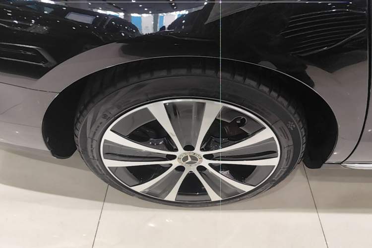 Used Mercedes-Benz E-Class New Energy 2021 E 350 e L Plug-in Hybrid Sedan Right Rear Wheel Hub