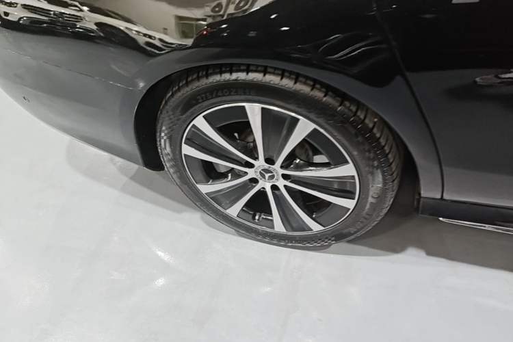 Used Mercedes-Benz E-Class New Energy 2021 E 350 e L Plug-in Hybrid Sports Sedan Right Rear Wheel Hub