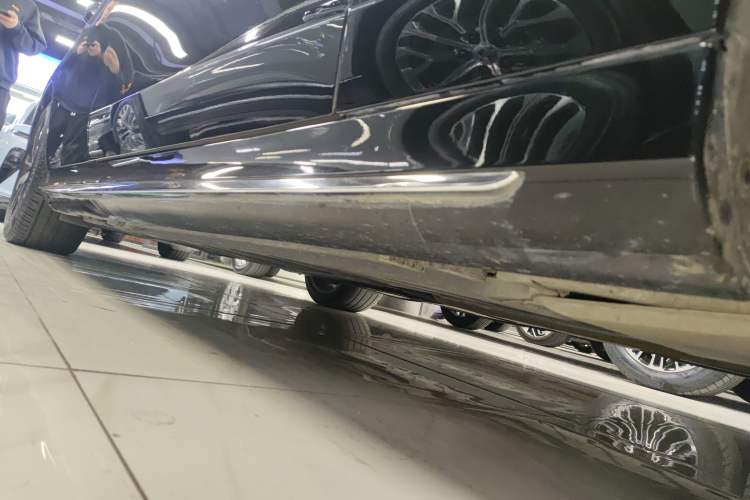 Used Mercedes-Benz E-Class New Energy 2021 E 350 e L Plug-in Hybrid Sports Sedan Right Side Sill