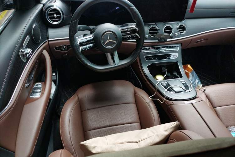 Used Mercedes-Benz E-Class New Energy 2021 E 350 e L Plug-in Hybrid Sports Sedan Steering Wheel