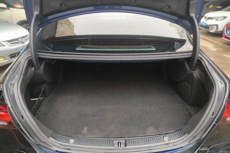 Used Mercedes-Benz E-Class New Energy 2021 E 350 e L Plug-in Hybrid Sports Sedan Trunk