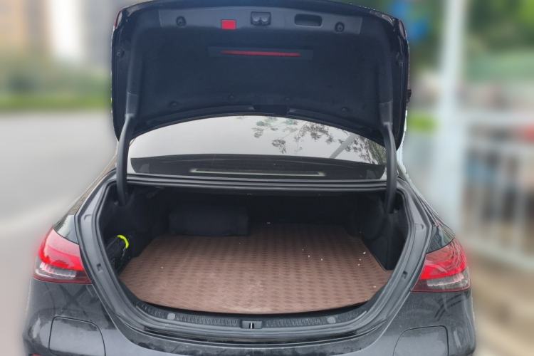 Used Mercedes-Benz E-Class New Energy 2021 E 350 e L Plug-in Hybrid Sedan Trunk