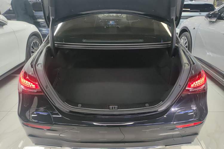 Used Mercedes-Benz E-Class New Energy 2021 E 350 e L Plug-in Hybrid Sports Sedan Trunk