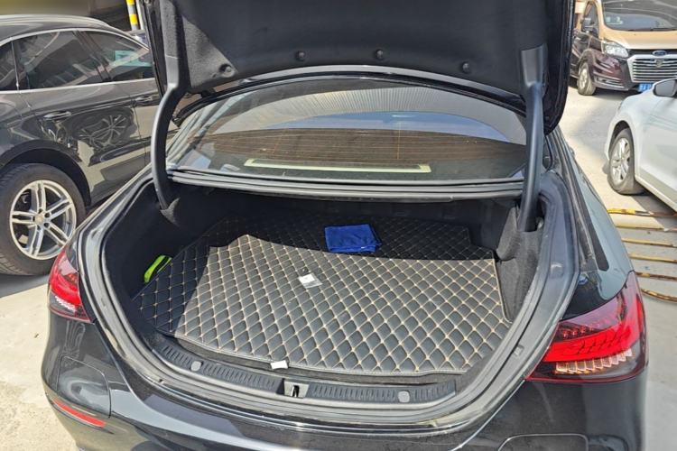 Used Mercedes-Benz E-Class New Energy 2021 E 350 e L Plug-in Hybrid Sedan Trunk