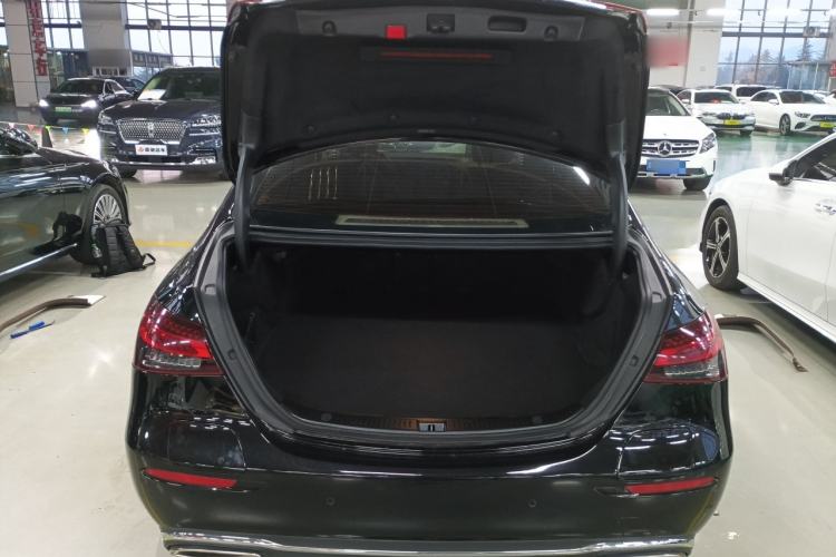 Used Mercedes-Benz E-Class New Energy 2021 E 350 e L Plug-in Hybrid Sedan Trunk