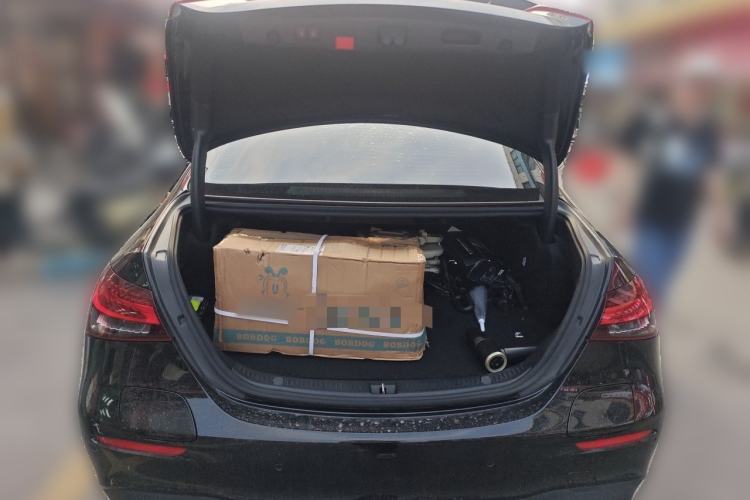 Used Mercedes-Benz E-Class New Energy 2021 E 350 e L Plug-in Hybrid Sports Sedan Trunk