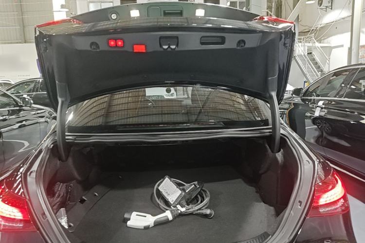 Used Mercedes-Benz E-Class New Energy 2021 E 350 e L Plug-in Hybrid Sports Sedan Trunk