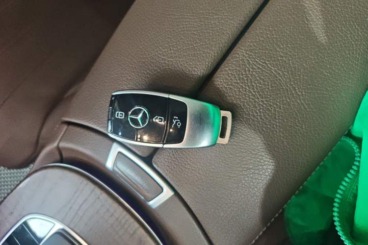 Used Mercedes-Benz E-Class New Energy 2021 E 350 e L Plug-in Hybrid Sedan Vehicle Key