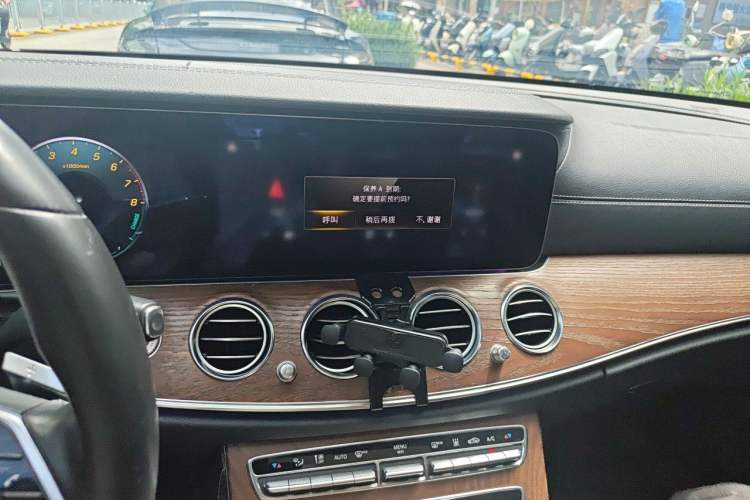 Used Mercedes-Benz E-Class New Energy 2021 E 350 e L Plug-in Hybrid Sedan Audio And AC Panel