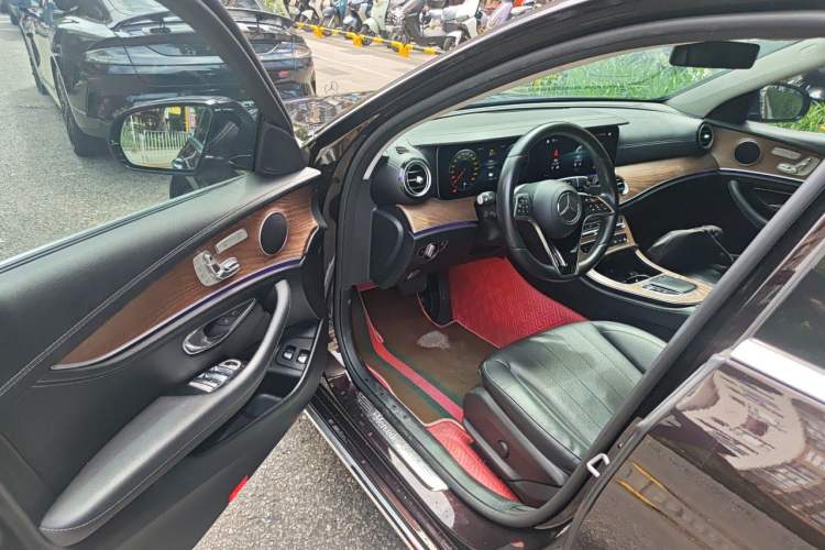 Used Mercedes-Benz E-Class New Energy 2021 E 350 e L Plug-in Hybrid Sedan Driver Seat