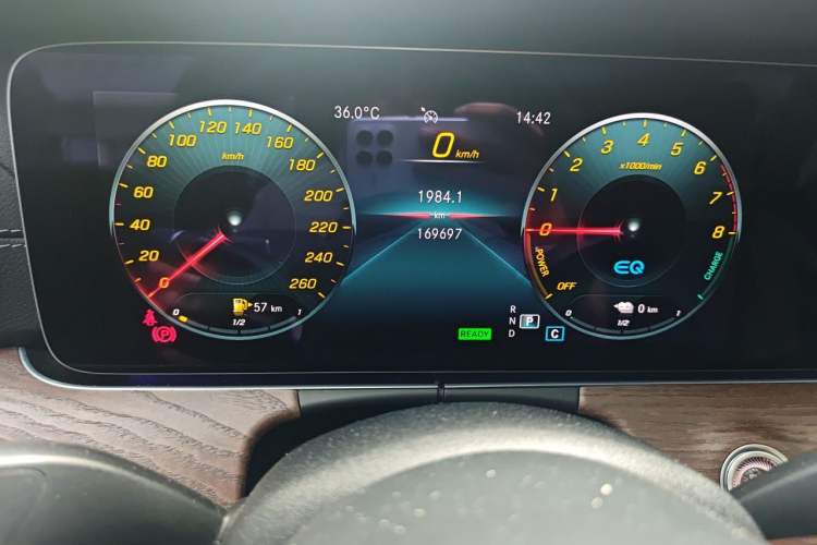 Used Mercedes-Benz E-Class New Energy 2021 E 350 e L Plug-in Hybrid Sedan Odometer Close Up