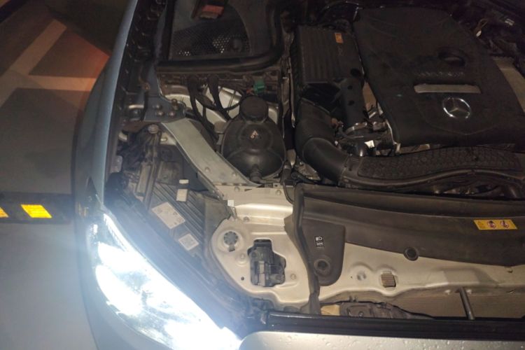 Used Mercedes-Benz E-Class New Energy 2021 E 350 e L Plug-in Hybrid Sports Sedan Engine Bay Right