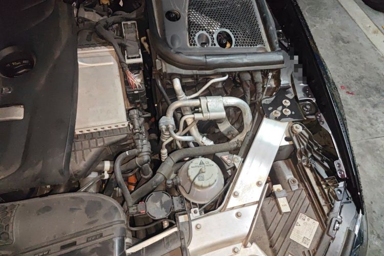 Used Mercedes-Benz E-Class New Energy 2021 E 350 e L Plug-in Hybrid Sports Sedan Engine Bay Left