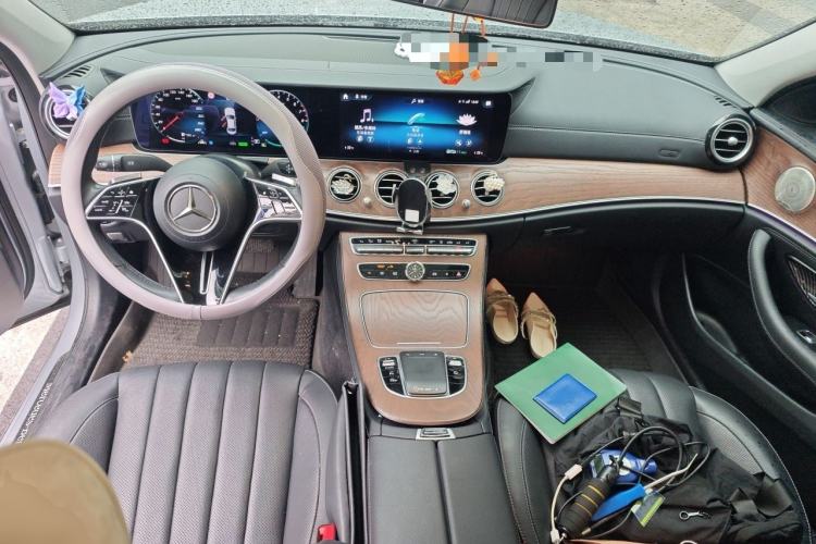 Used Mercedes-Benz E-Class New Energy 2021 E 350 e L Plug-in Hybrid Sedan Center Console