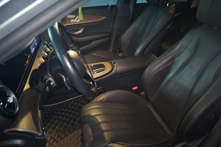 Used Mercedes-Benz E-Class New Energy 2021 E 350 e L Plug-in Hybrid Sedan Left Front Seat