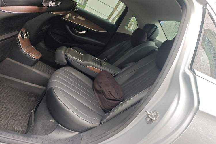 Used Mercedes-Benz E-Class New Energy 2021 E 350 e L Plug-in Hybrid Sedan Left Rear Seat