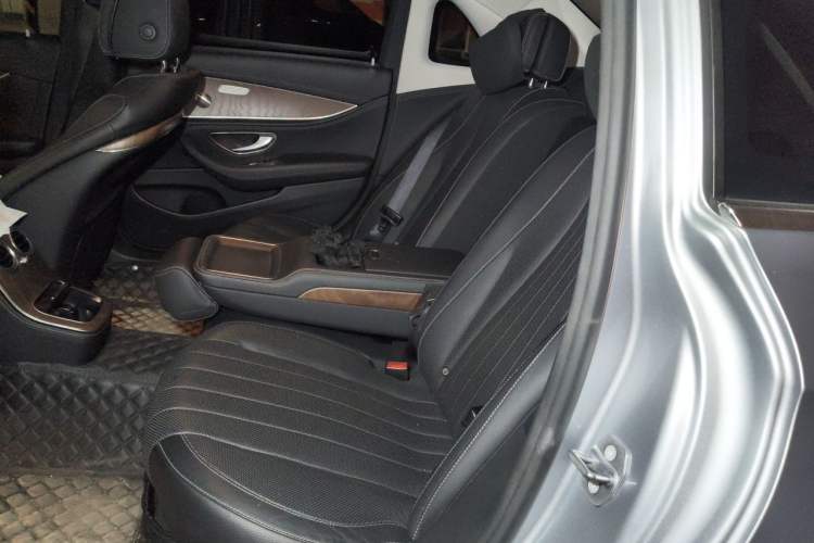Used Mercedes-Benz E-Class New Energy 2021 E 350 e L Plug-in Hybrid Sedan Left Rear Seat