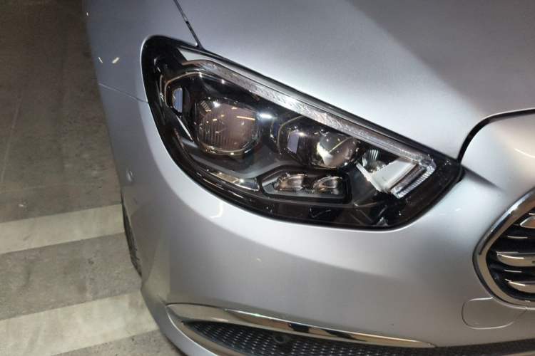 Used Mercedes-Benz E-Class New Energy 2021 E 350 e L Plug-in Hybrid Sedan Right Front Headlight