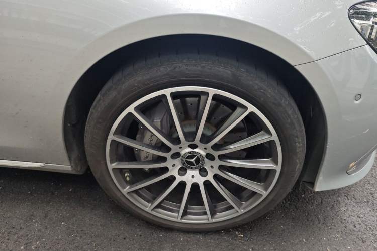 Used Mercedes-Benz E-Class New Energy 2021 E 350 e L Plug-in Hybrid Sedan Right Front Wheel Hub