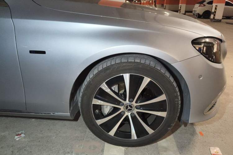 Used Mercedes-Benz E-Class New Energy 2021 E 350 e L Plug-in Hybrid Sedan Right Front Wheel Hub