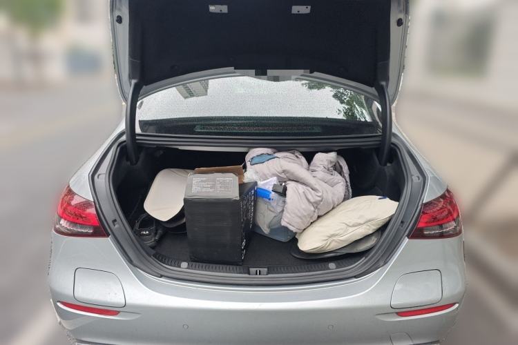 Used Mercedes-Benz E-Class New Energy 2021 E 350 e L Plug-in Hybrid Sedan Trunk
