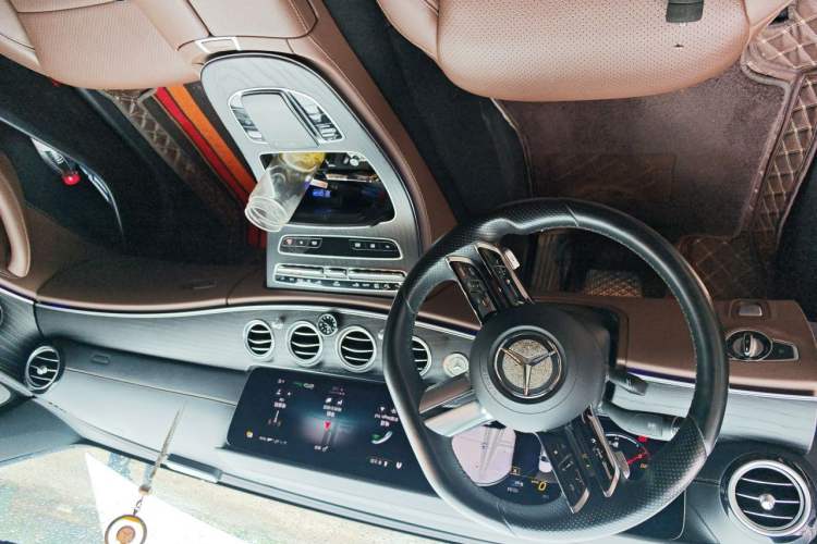 Used Mercedes-Benz E-Class New Energy 2021 E 350 e L Plug-in Hybrid Sports Sedan Center Console