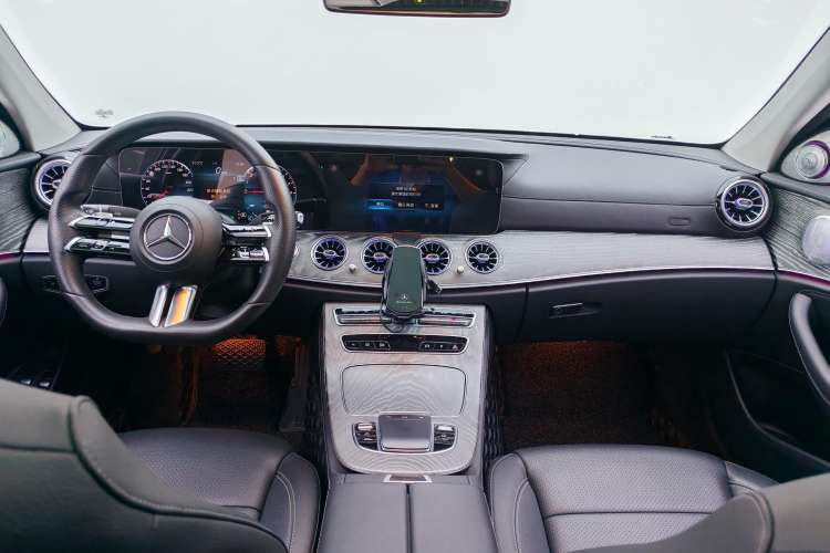 Used Mercedes-Benz E-Class New Energy 2021 E 350 e L Plug-in Hybrid Sedan Center Console