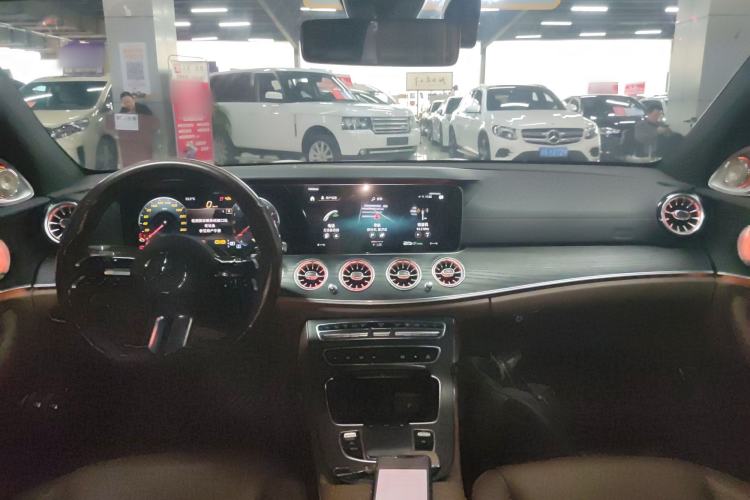 Used Mercedes-Benz E-Class New Energy 2021 E 350 e L Plug-in Hybrid Sports Sedan Center Console