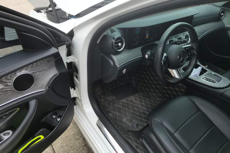 Used Mercedes-Benz E-Class New Energy 2021 E 350 e L Plug-in Hybrid Sports Sedan Driver Seat