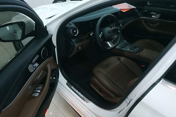 Used Mercedes-Benz E-Class New Energy 2021 E 350 e L Plug-in Hybrid Sports Sedan Driver Seat