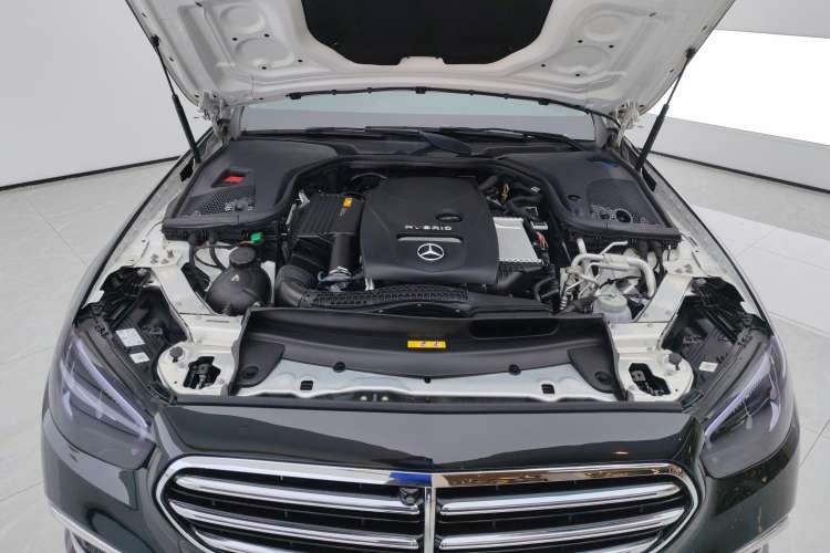 Used Mercedes-Benz E-Class New Energy 2021 E 350 e L Plug-in Hybrid Sedan Engine Bay