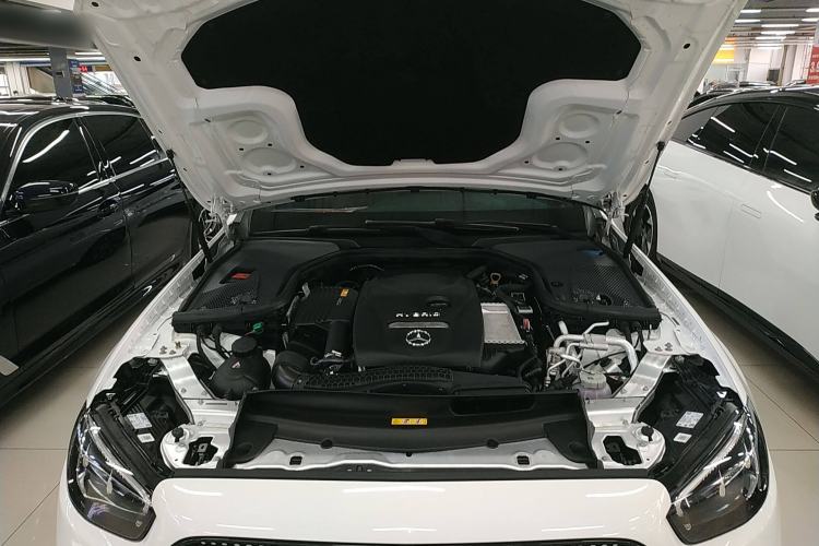 Used Mercedes-Benz E-Class New Energy 2021 E 350 e L Plug-in Hybrid Sports Sedan Engine Bay