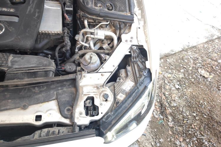 Used Mercedes-Benz E-Class New Energy 2021 E 350 e L Plug-in Hybrid Sedan Engine Bay Left