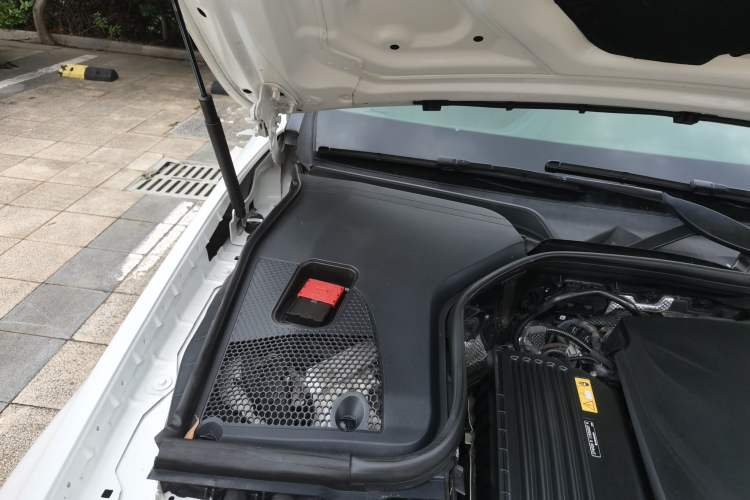 Used Mercedes-Benz E-Class New Energy 2021 E 350 e L Plug-in Hybrid Sports Sedan Engine Bay Right