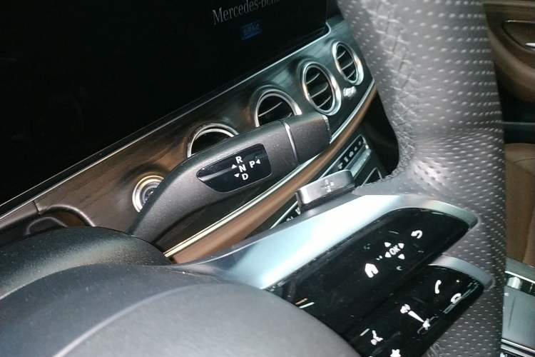 Used Mercedes-Benz E-Class New Energy 2021 E 350 e L Plug-in Hybrid Sports Sedan Gear Lever