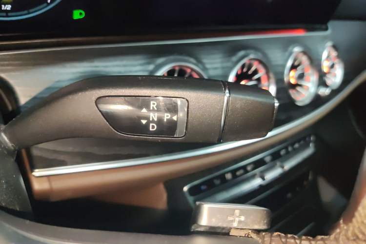 Used Mercedes-Benz E-Class New Energy 2021 E 350 e L Plug-in Hybrid Sports Sedan Gear Lever