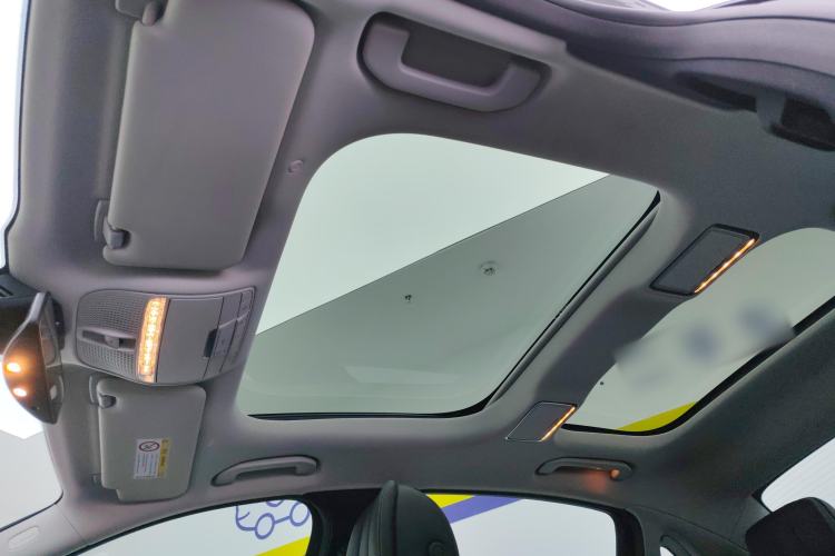 Used Mercedes-Benz E-Class New Energy 2021 E 350 e L Plug-in Hybrid Sedan Headliner