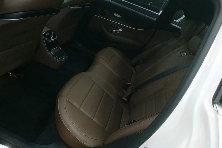 Used Mercedes-Benz E-Class New Energy 2021 E 350 e L Plug-in Hybrid Sports Sedan Left Rear Seat