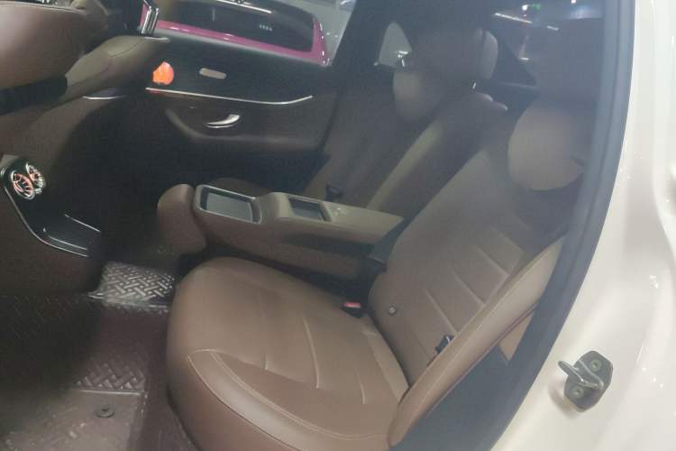 Used Mercedes-Benz E-Class New Energy 2021 E 350 e L Plug-in Hybrid Sports Sedan Left Rear Seat