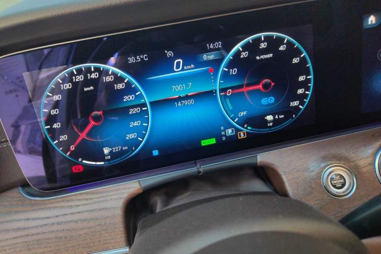 Used Mercedes-Benz E-Class New Energy 2021 E 350 e L Plug-in Hybrid Sedan Odometer Close Up