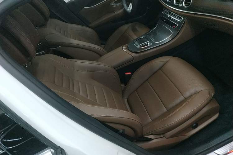 Used Mercedes-Benz E-Class New Energy 2021 E 350 e L Plug-in Hybrid Sports Sedan Right Front Seat
