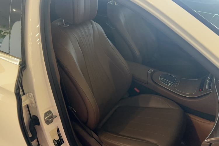 Used Mercedes-Benz E-Class New Energy 2021 E 350 e L Plug-in Hybrid Sedan Right Front Seat