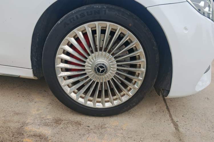 Used Mercedes-Benz E-Class New Energy 2021 E 350 e L Plug-in Hybrid Sports Sedan Right Front Wheel Hub