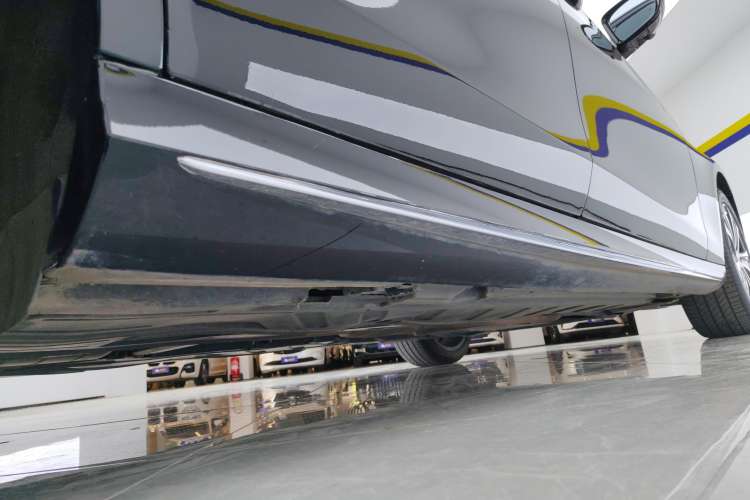 Used Mercedes-Benz E-Class New Energy 2021 E 350 e L Plug-in Hybrid Sedan Right Side Sill