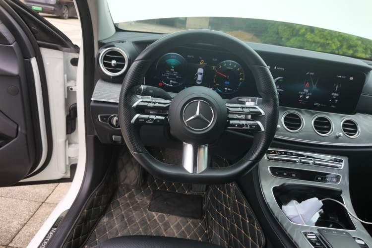 Used Mercedes-Benz E-Class New Energy 2021 E 350 e L Plug-in Hybrid Sports Sedan Steering Wheel