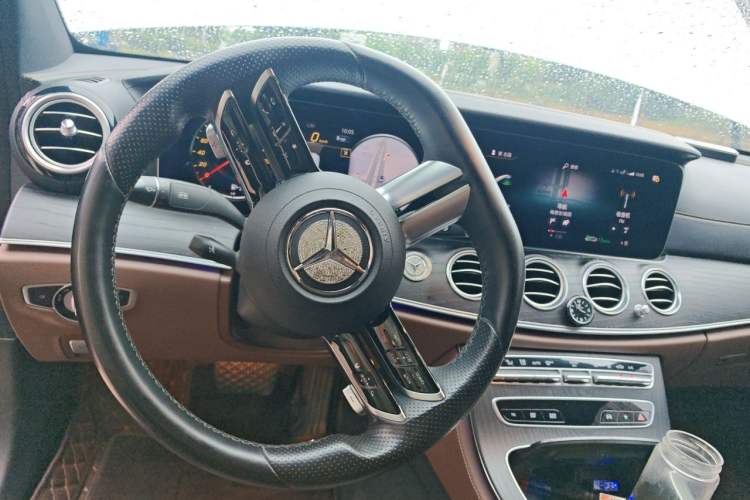 Used Mercedes-Benz E-Class New Energy 2021 E 350 e L Plug-in Hybrid Sports Sedan Steering Wheel