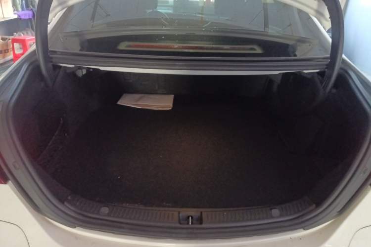 Used Mercedes-Benz E-Class New Energy 2021 E 350 e L Plug-in Hybrid Sedan Trunk