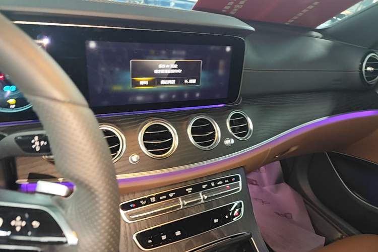 Used Mercedes-Benz E-Class New Energy 2022 E 350 e L Plug-in Hybrid Sports Sedan Audio And AC Panel
