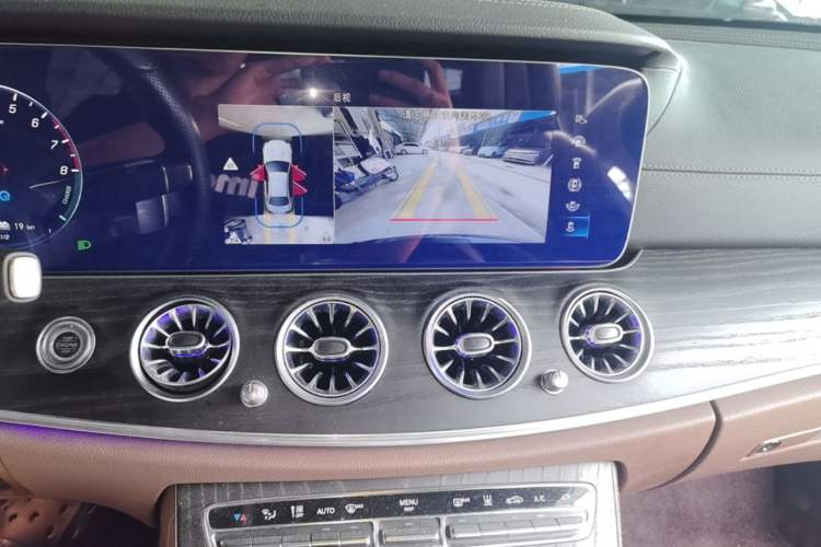 Used Mercedes-Benz E-Class New Energy 2022 Second Facelift E 350 e L Plug-in Hybrid Sports Sedan Audio And AC Panel
